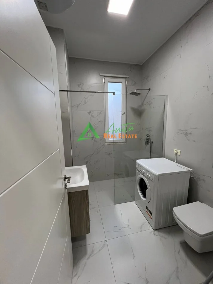 Tirane, jepet me qera apartament 1+1+Aneks+Ballkon Kati 3, 85 m² 600 € (Fusha e Aviacionit)