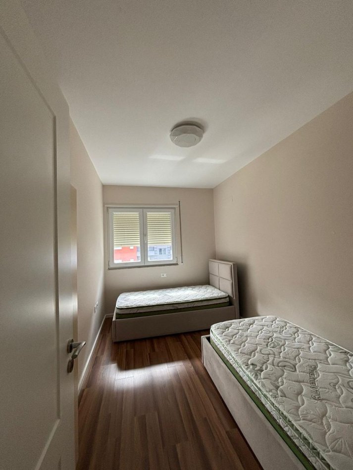 Tirane, jepet me qera apartament 2+1 Kati 4, 100 m² 500 € (Astir , Vila L2)