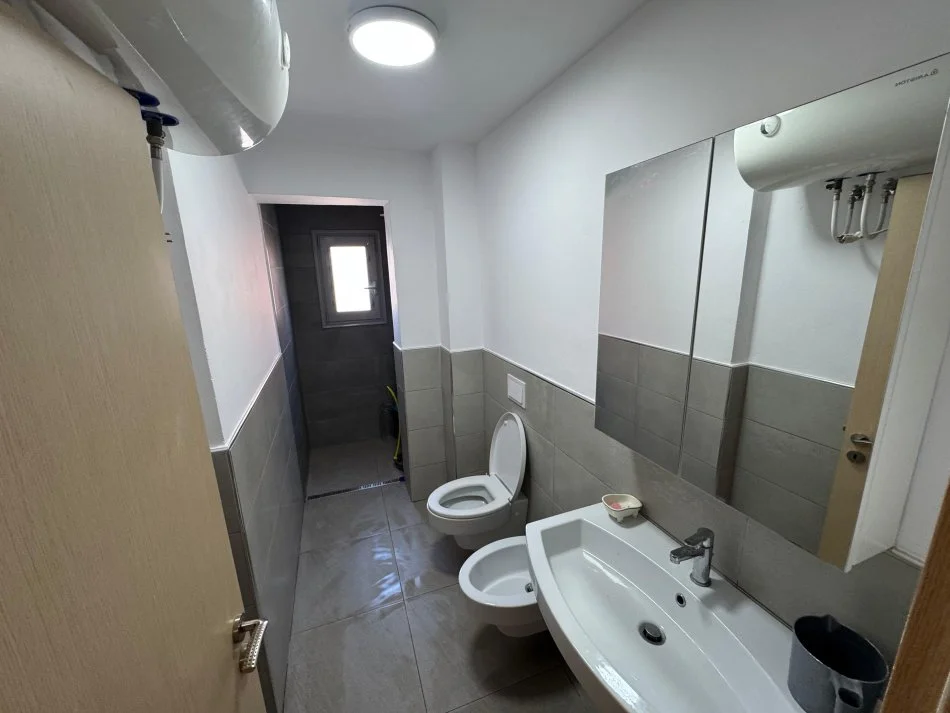 Tirane, jepet me qera apartament 2+1 Kati 3, 100 m² 550 € (Rruga kongresi i manastirit)