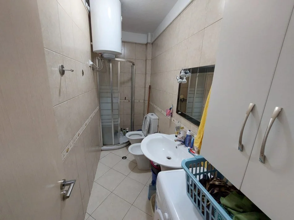 Tirane, shes apartament 2+1 Kati 3, 74 m² 150,000 € (Stacioni i Trenit)