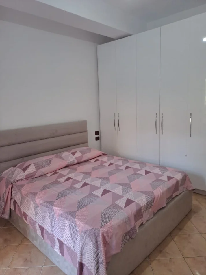 Vlore, jepet me qera apartament 1+1 Kati 2, 82 m² 600 € (Lungomare)