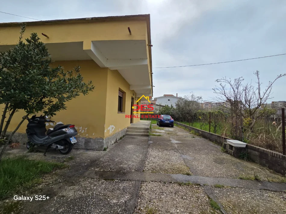 Vlore, jepet me qera shtepi 2+1+Ballkon Kati 0, 110 m² 450 € (Rruga Reshat Osmani)