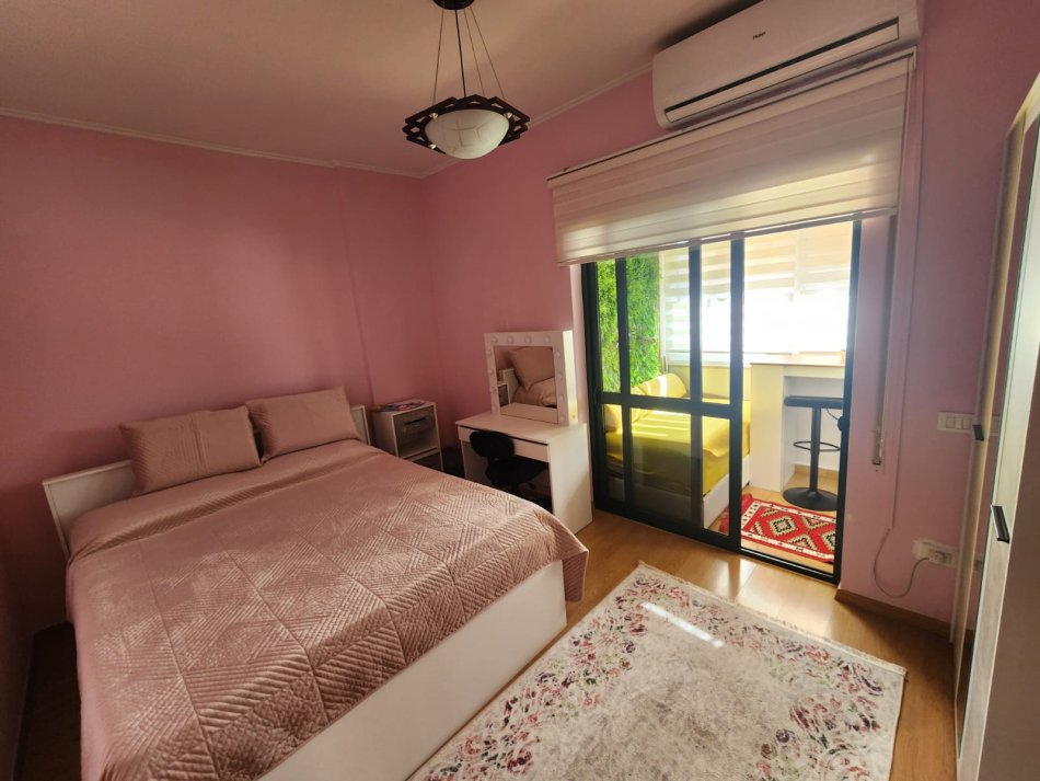 Tirane, jepet me qera 2+1+Ballkon , 