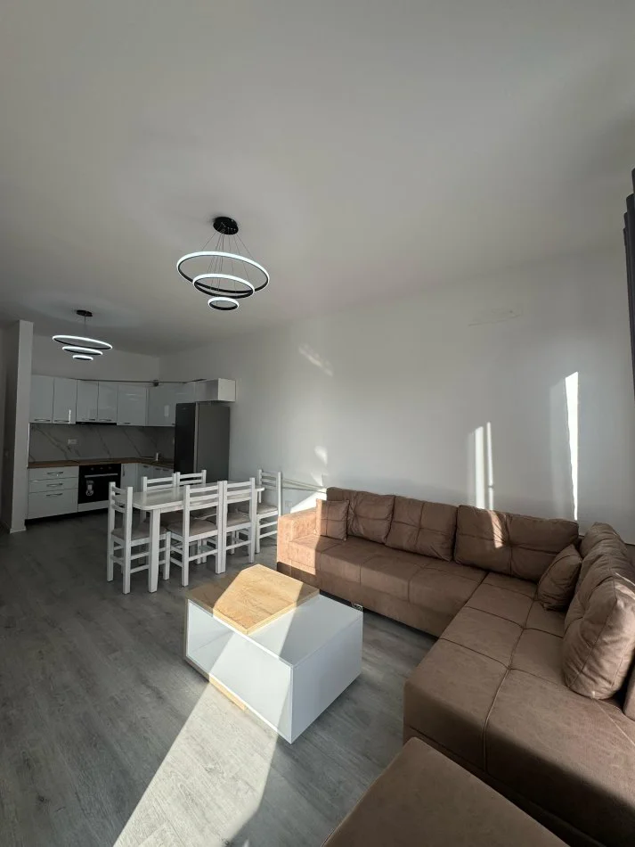 Tirane, jepet me qera apartament 1+1 Kati 3, 55 m² 400 € (Paskuqan)