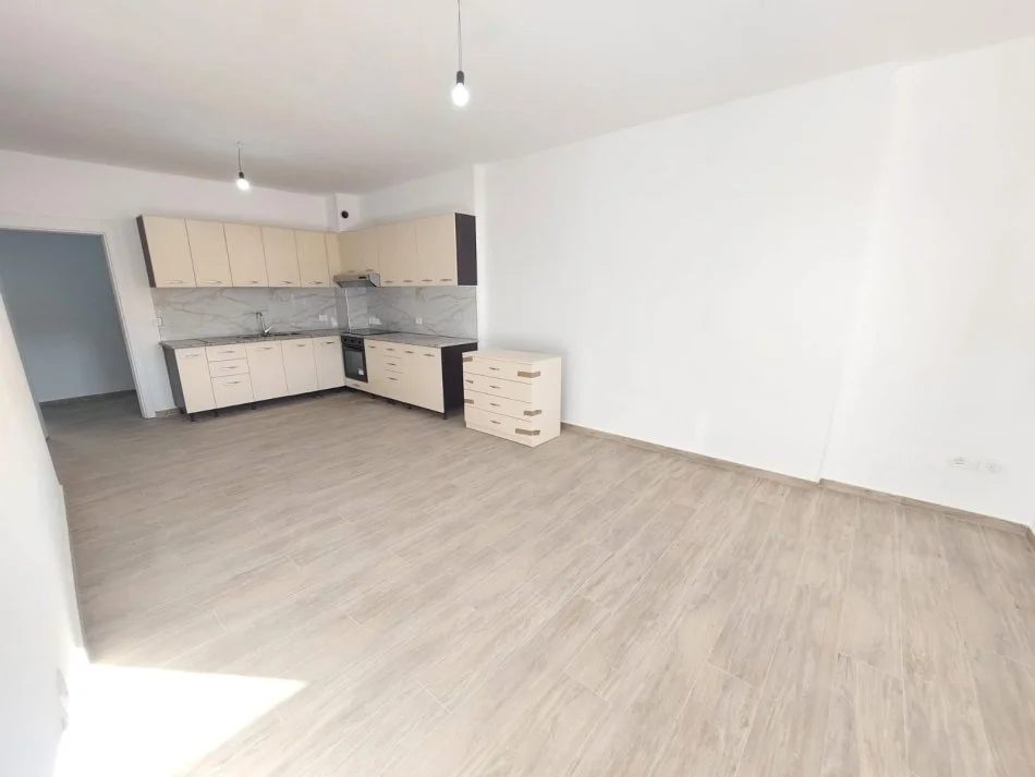 !DHENE! Durres, jepet me qera apartament 3+1+Aneks+Ballkon Kati 4, 127 m² 250 € (Ish Urt)