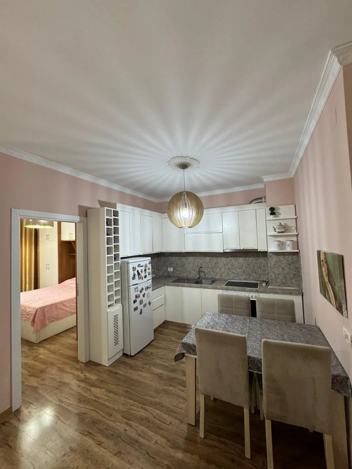 Tirane, shitet apartament 1+1 Kati 5, 67 m² 95.000 € (Astir, Kompleksi Fratari)