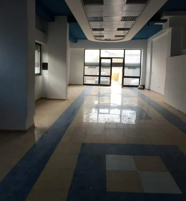 Tirane, jepet me qera ambjent biznesi Kati 0, 137 m² 690 Euro (Riza Cerova)
