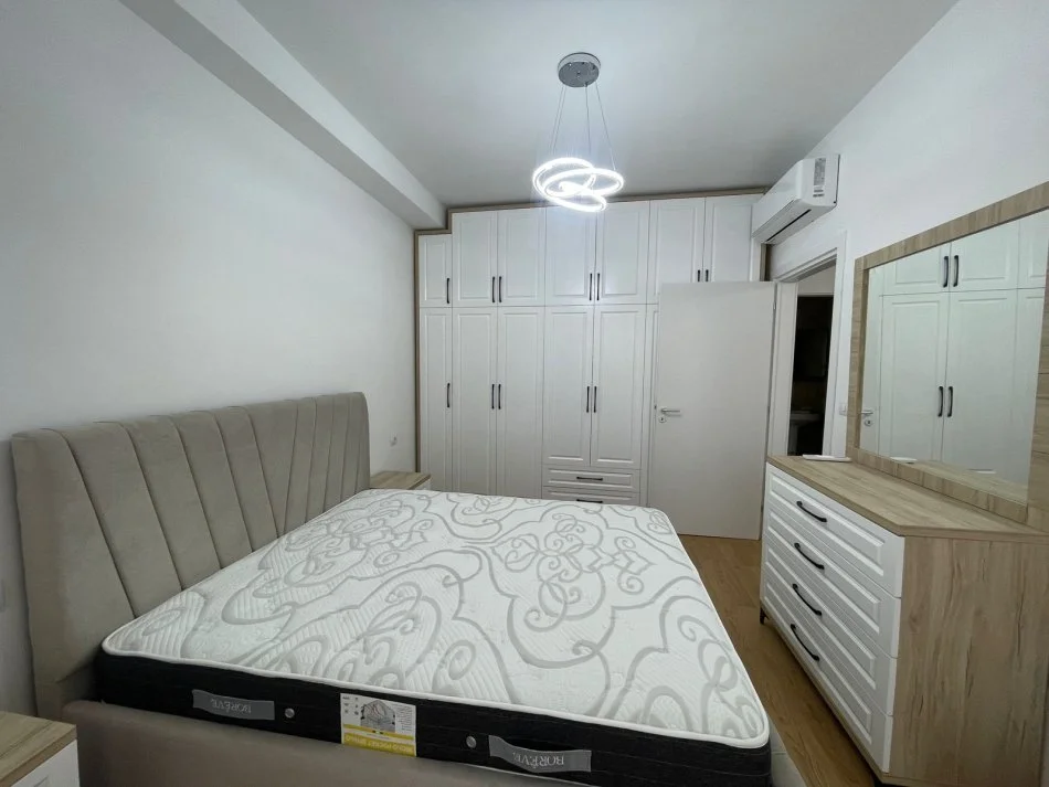 Tirane, jepet me qera apartament 1+1 Kati 6, 70 m² 700 € (Zogu iZI)