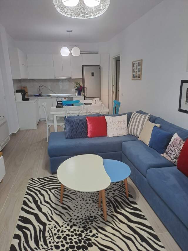 Durres, jepet me qera apartament 1+1+BLK Kati 4, 380 Euro (Shetitorja e Plazhit)