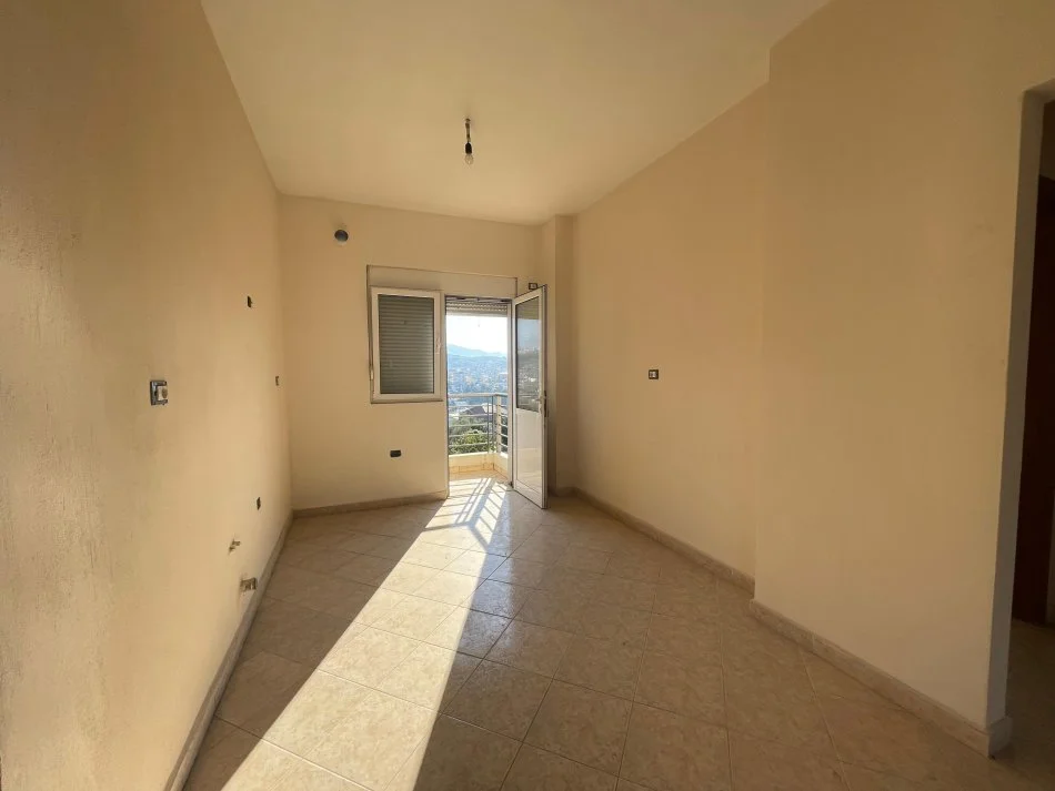 Tirane, shes apartament 3+1+Ballkon Kati 4, 110 m² 140.000 € (Shkoze) OPP49223