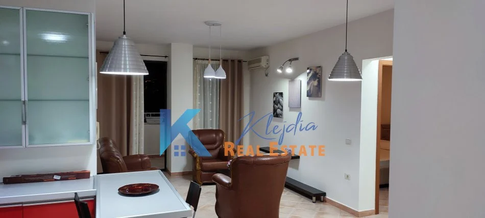 Tirane, jap me qera apartament 1+1+Ballkon Kati 7, 68 m² 470 € (Te xhamia e Tabakeve)