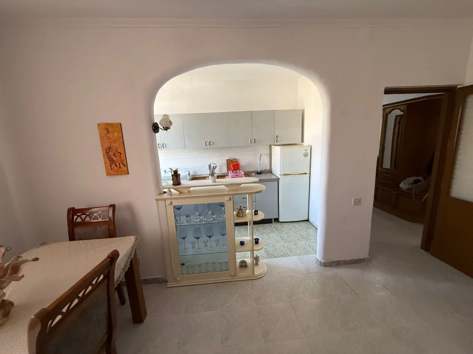 Tirane, jepet me qera apartament 1+1 Kati 3, 60 m² 400 € (Ali Demi)