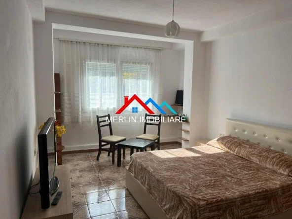 Tirane, jepet me qera apartament 2+1+Ballkon Kati 2, 160 m² 650 € (RRUGA ASIM VOKSHI,STACIONI TRENIT)