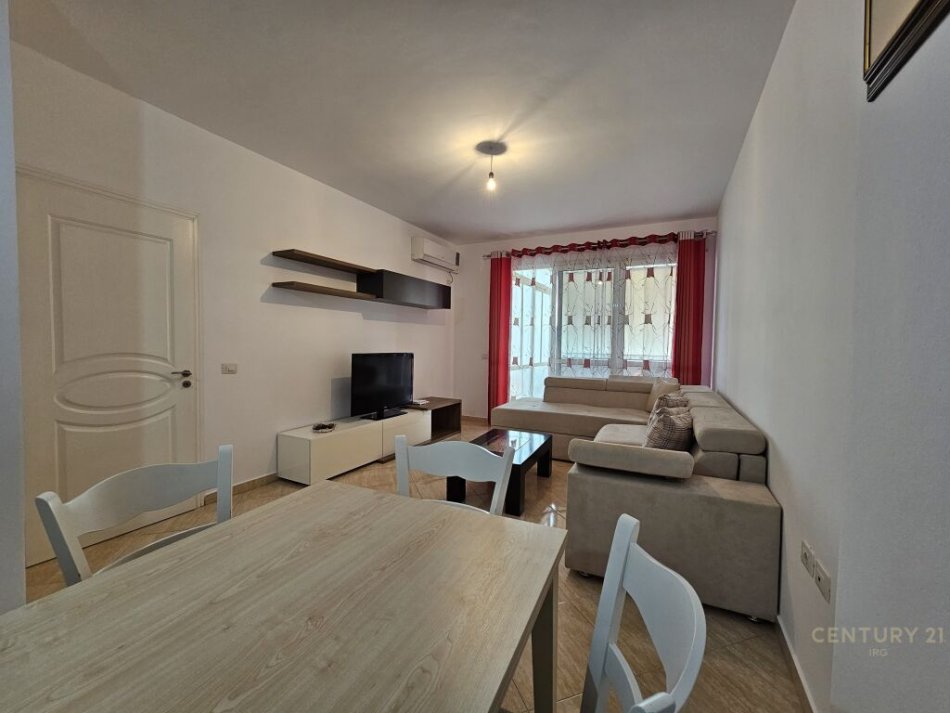 Tirane, jepet me qera apartament 2+1 Kati 8, 95 m² 480 € (Pallatet Cabej)