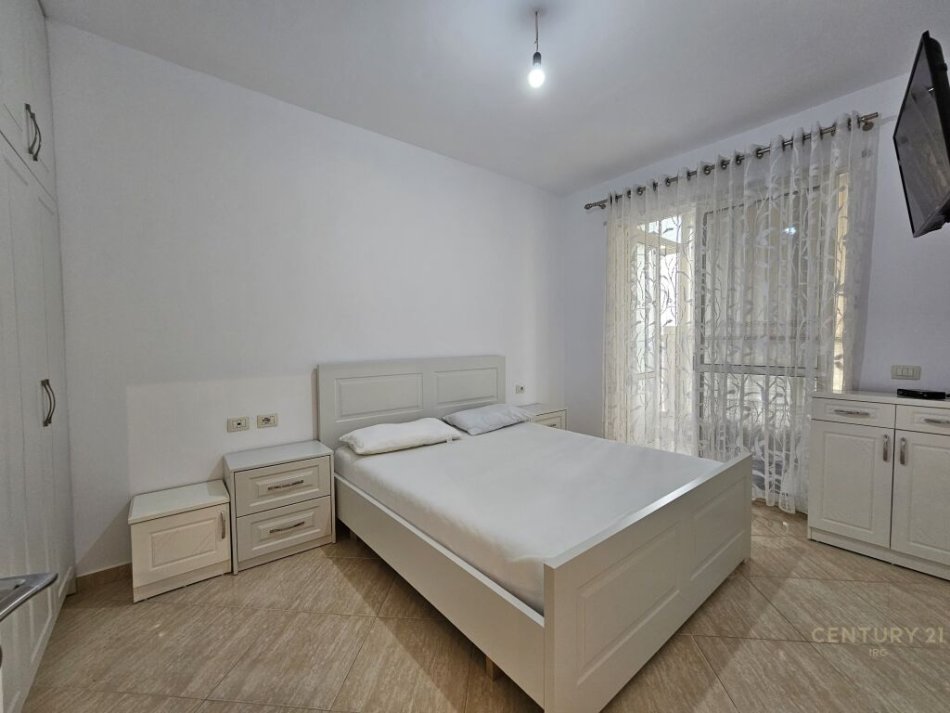 Tirane, jepet me qera apartament 2+1 Kati 8, 95 m² 480 € (Pallatet Cabej)