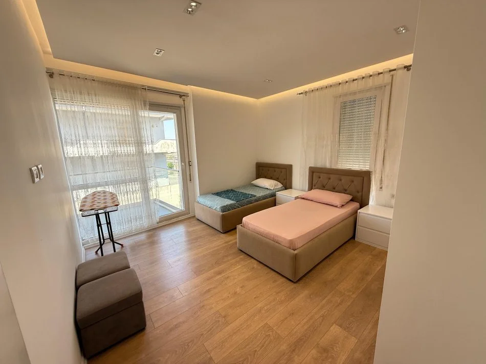 Tirane, jepet me qera apartament 2+1 Kati 1, 96 m² 600 € (Tregu ushqimor ,rruga hamdi pepo)