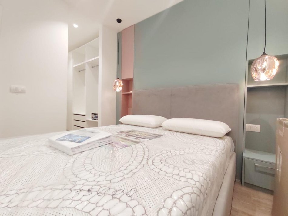 Tirane, jepet me qera apartament 2+1+Aneks+Ballkon Kati 1, 80 m² 750 € (Rruga Peti)