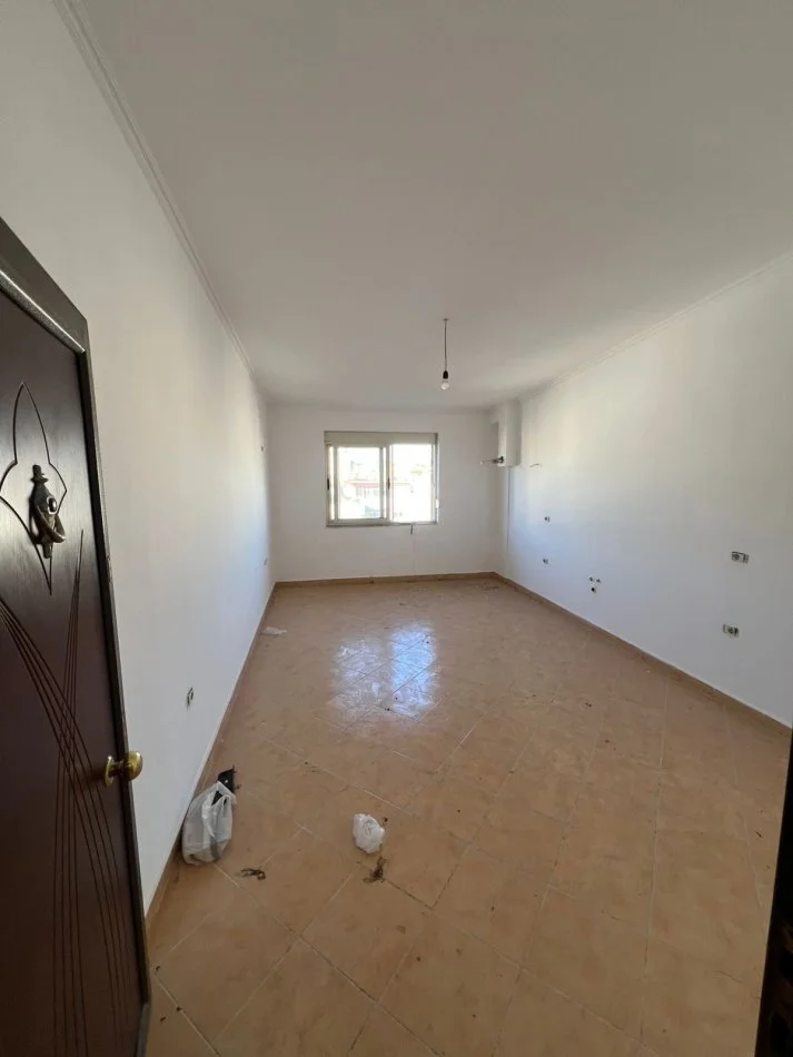 Durres, shitet apartament 1+1+Ballkon Kati 9, 85 m² 75.000 € (Rruga Pavarsia Durres)