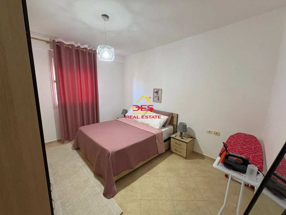 Vlore, jepet me qera apartament 1+1+Ballkon Kati 5, 70 m² 400 € (Rruga Murat Tërbaçi)