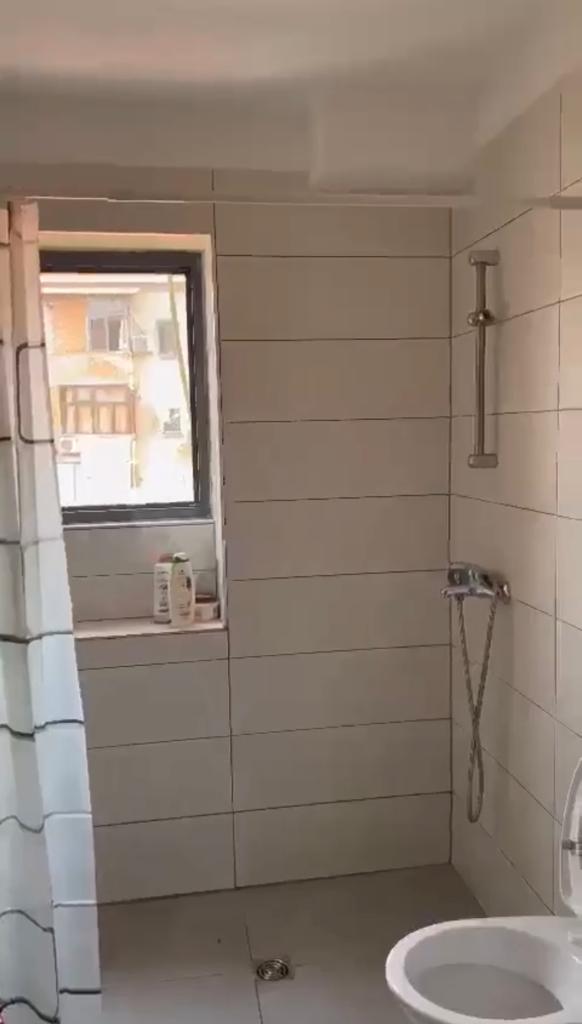 Tirane, jepet me qera apartament 1+1 Kati 4, 56 m² 350 Euro (rruga Thanas Ziko)