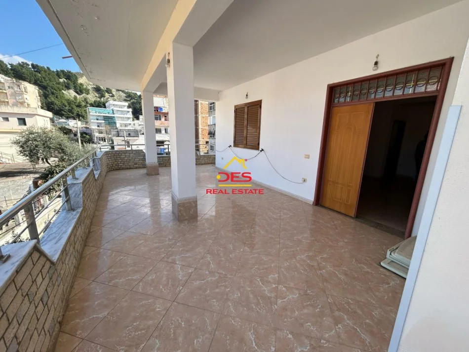 Vlore, jepet me qera shtepi 2+1+Ballkon Kati 3, 120 m² 400 € (Rruga Janaq Kilica)