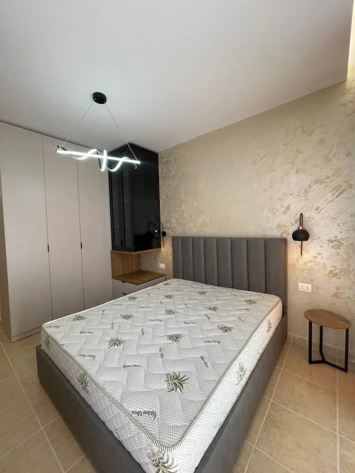 Tirane, jepet me qera 2+1 , 105 m² 850 € (Bulevardi i ri)