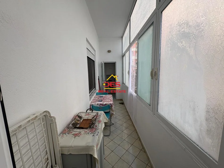 Vlore, jepet me qera apartament 2+1+Ballkon Kati 1, 110 m² 400 € (Rruga Murat Tërbaçi)