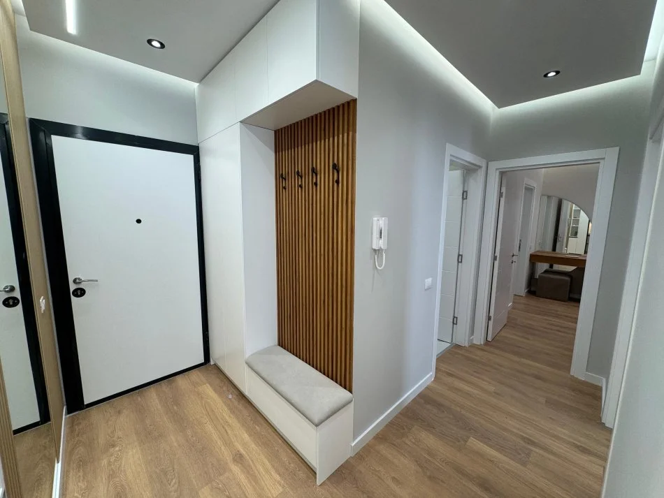 Tirane, jepet me qera apartament 3+1 Kati 6, 120 m² 650 € (Univers City)