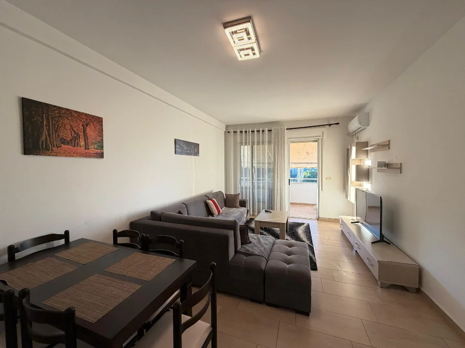 Tirane, jepet me qera apartament 1+1 Kati 4, 77 m² 700 € 