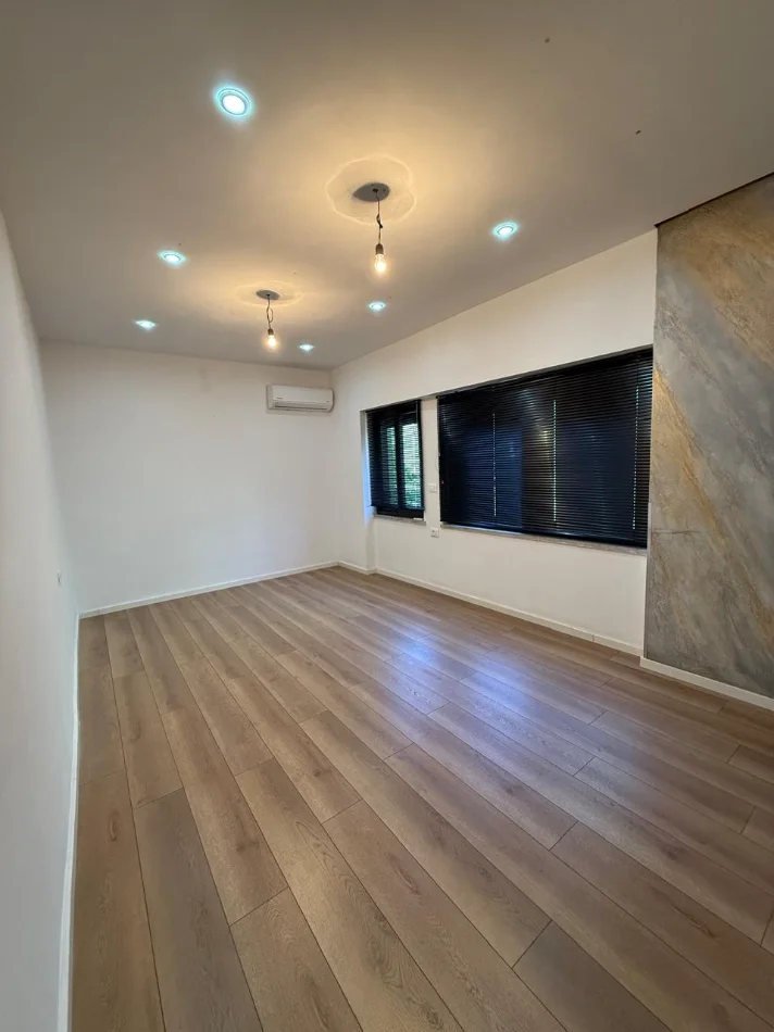 Tirane, jepet me qera apartament 2+1 Kati 3, 72 m² 1.000 € (ish blloku)