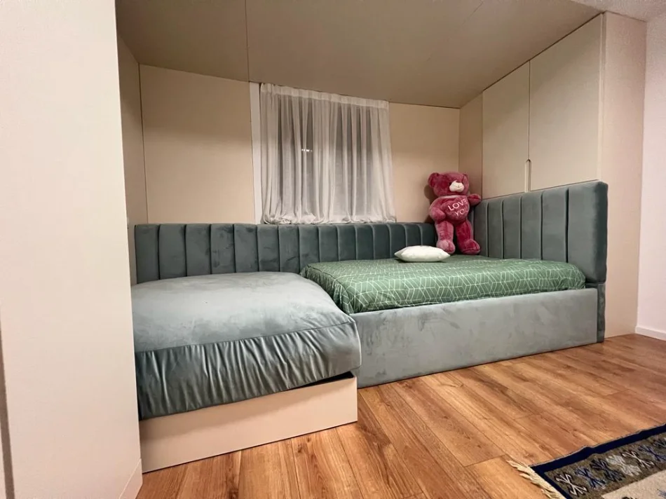 Tirane, jepet me qera apartament 2+1+Aneks+Ballkon Kati 8, 1.100 € (ish fusha e aviacionit)