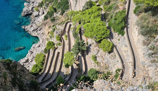 Tirane, oferte Pakete ne bregdet PUSHIME NË AMALFI-POSITANO-CAPRI, 5 DITË AVION &amp; GUIDË €499