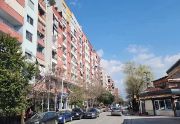 Tirane, jepet me qera apartament 1+1 Kati 1, 70 m² 300 € (Misto Mame,)