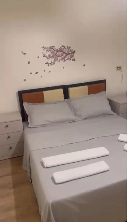 Tirane, jepet me qera shtepi 1+1 Kati 1, 65 m² 350 € (Prane Kompleksit Mangalem)