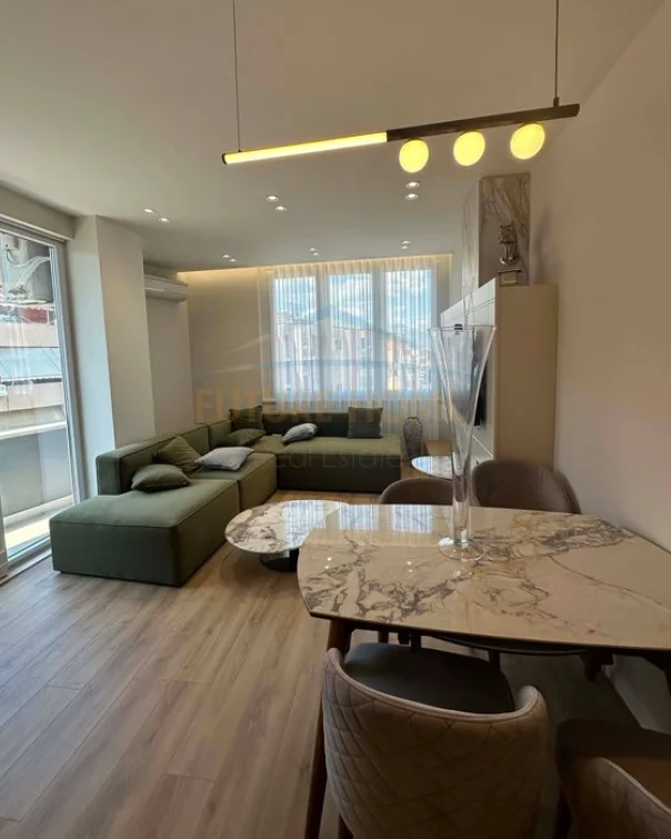 Tirane, jepet me qera apartament 1+1+Ballkon Kati 7, 50 m² 550 € (ASTIR)