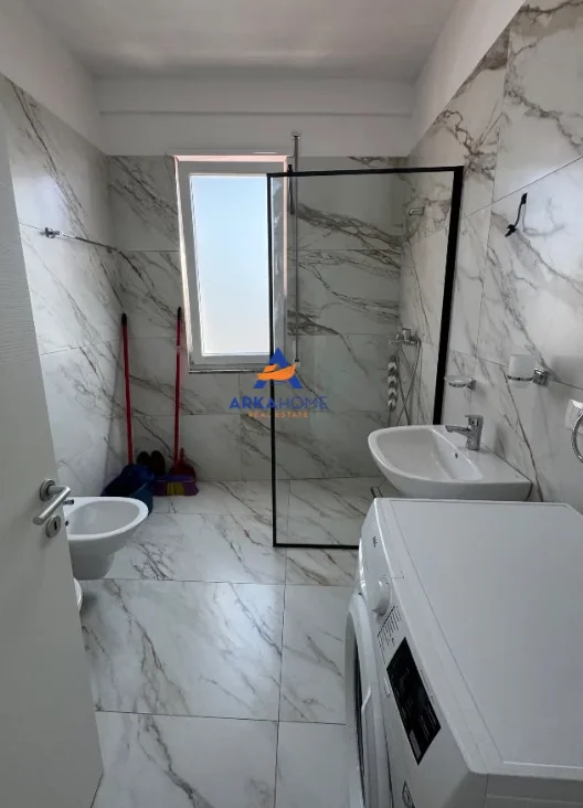 Tirane, jepet me qera apartament 2+1+Ballkon Kati 3, 106 m² 537 € 
