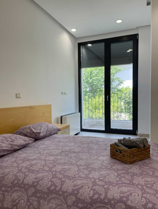 Tirane, jepet me qera apartament 2+1+Ballkon Kati 1, 115 m² 500 € (Fresku)