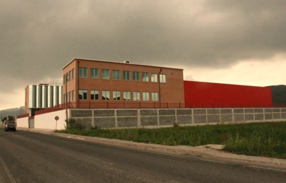 Tirane, jepet me qera magazine Kati 0, 7.177 m² (Vaqarr)