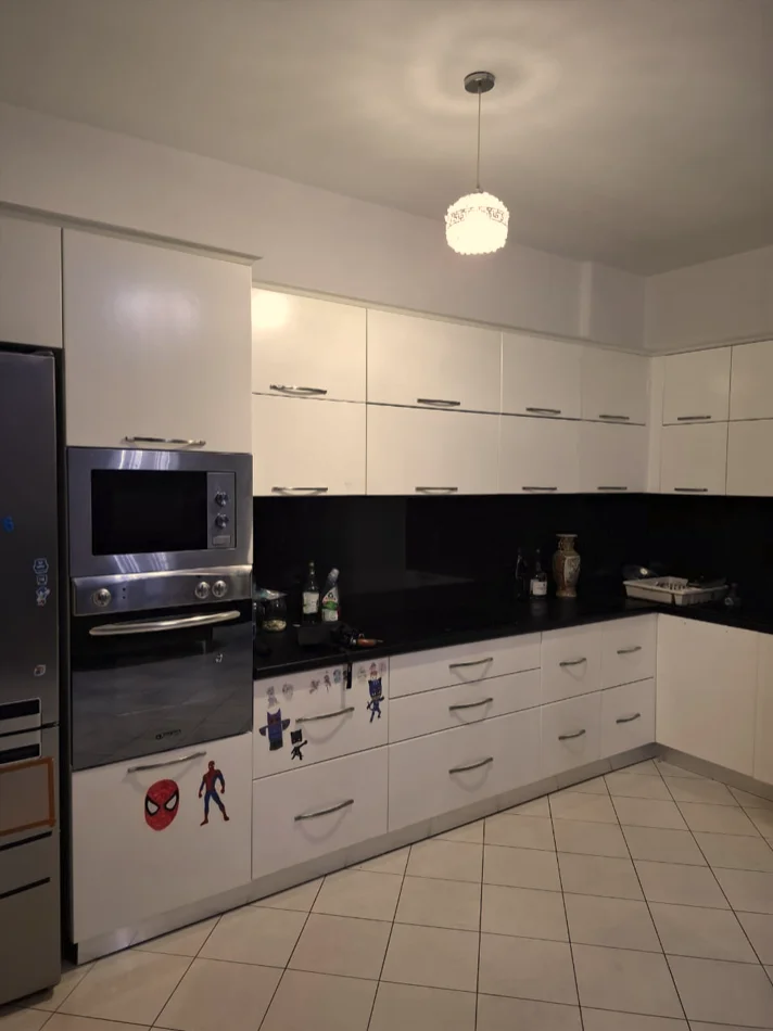 Shqiperi, jepet me qera apartament 2+1+Ballkon Kati 3, 115 m² 700 € (Kopshti Zoologjik)