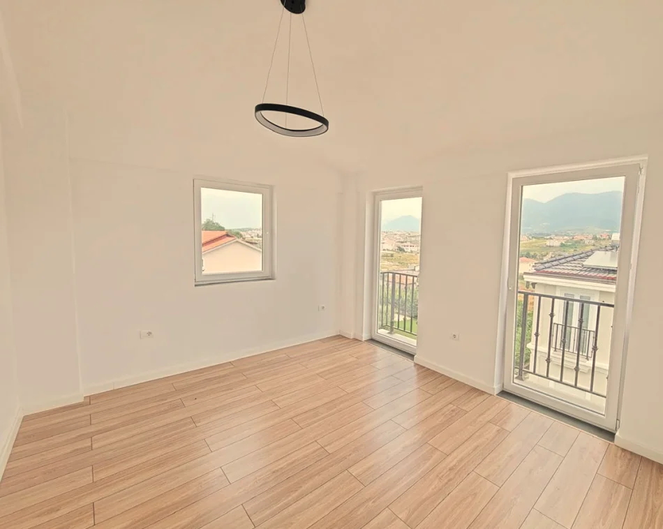 Tirane, jepet me qera Vile 3 Katshe Kati 0, 240 m² 2.500 € (Mjull-Bathore)
