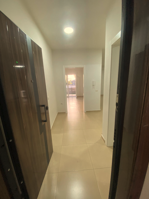 Tirane, jepet me qera zyre Kati 2, 93 m² 1.000 € (Rruga e Kosovareve)