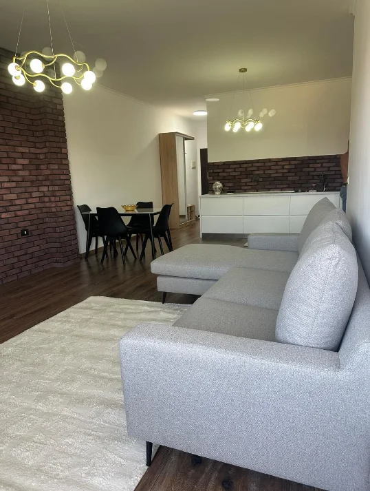 Tirane, jepet me qera apartament 1+1+Ballkon Kati 3, 65 m² 600 € (Liqeni i Thate)
