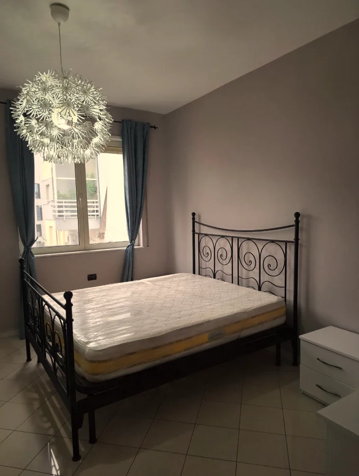 Shqiperi, jepet me qera apartament 2+1+Ballkon Kati 3, 115 m² 700 € (Kopshti Zoologjik)