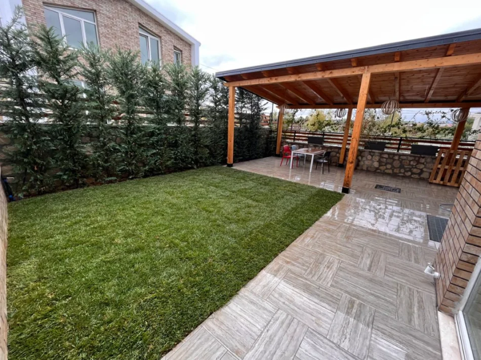 Tirane, jepet me qera Vile 2 Katshe Kati 0, 245 m² 3.000 € (Elysium Residence)