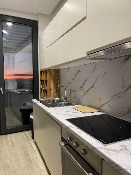 Tirane, jepet me qera apartament 2+1+Ballkon Kati 1, 115 m² 500 € (Fresku)