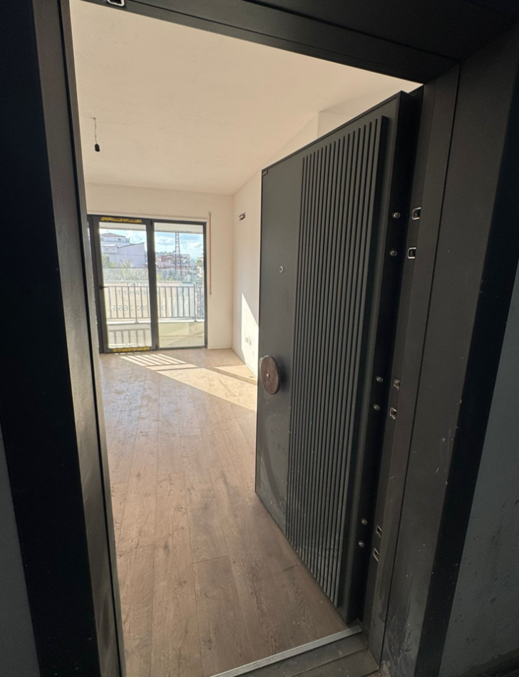 Tirane, shes apartament 1+1+Ballkon Kati 1, 78 m² 145.600 € (Rruga Jordan Misja)