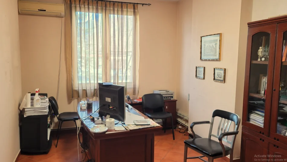 Tirane, jepet me qera zyre Kati 5, 52 m² 600 € (Drejtoria e Policise)