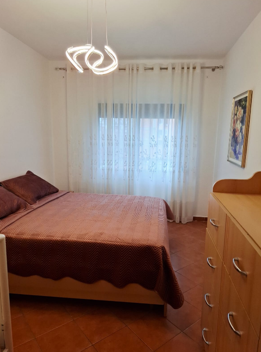Tirane, jepet me qera apartament 2+1+Ballkon Kati 3, 115 m² 700 € (Myslym Shyri)