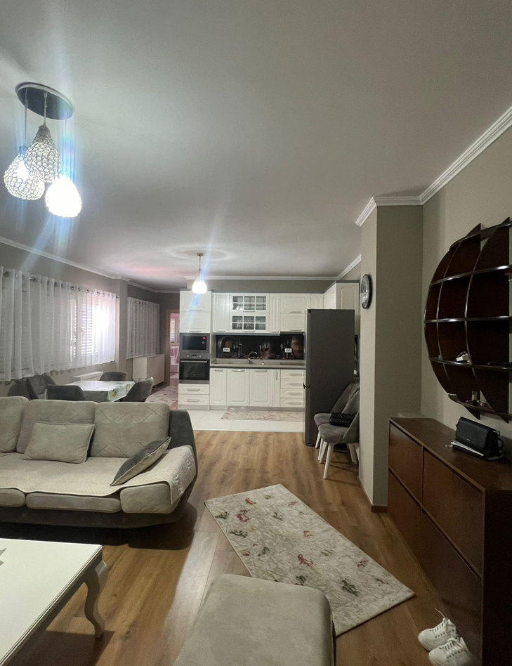 Tirane, jepet me qera apartament 2+1+Ballkon Kati 8, 105 m² 600 € (Don Bosko)