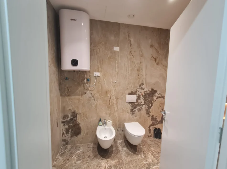 Tirane, jepet me qera apartament 2+1+Ballkon Kati 8, 128 m² 3.000 € (Lake View Residence)